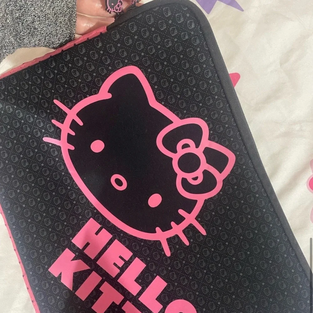 Authentic Hello kitty lap top case - Picture 4 of 7